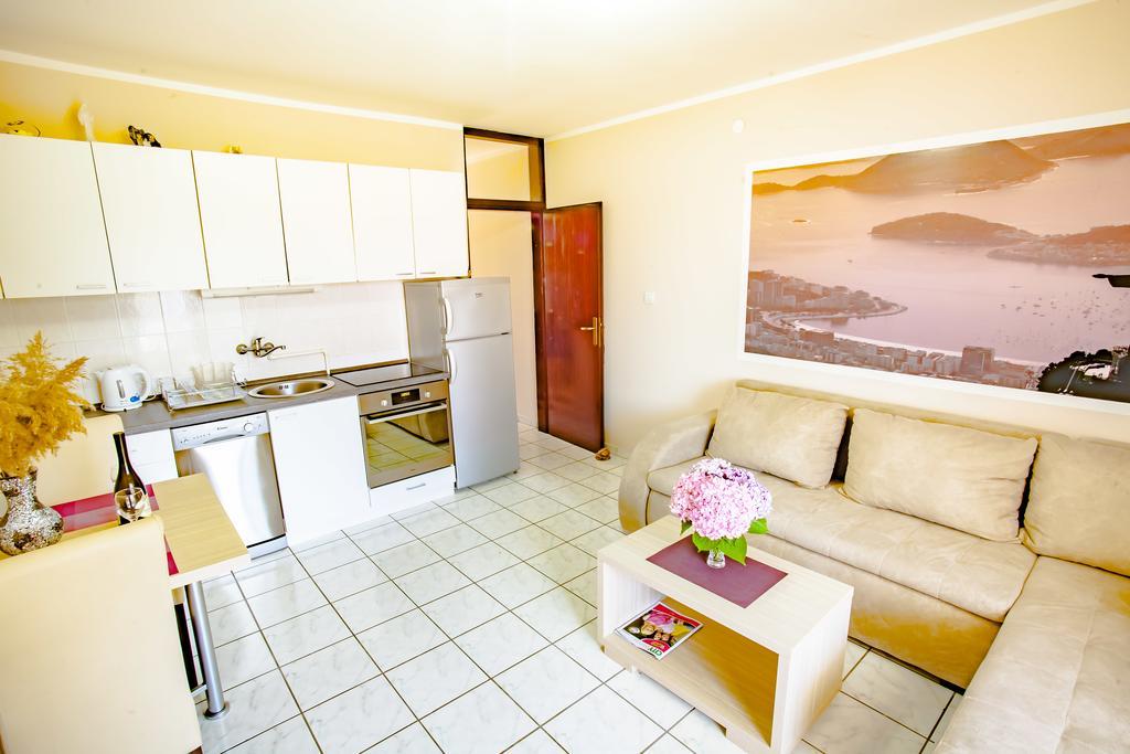 Apartments Adriatic 스베티스테판 외부 사진