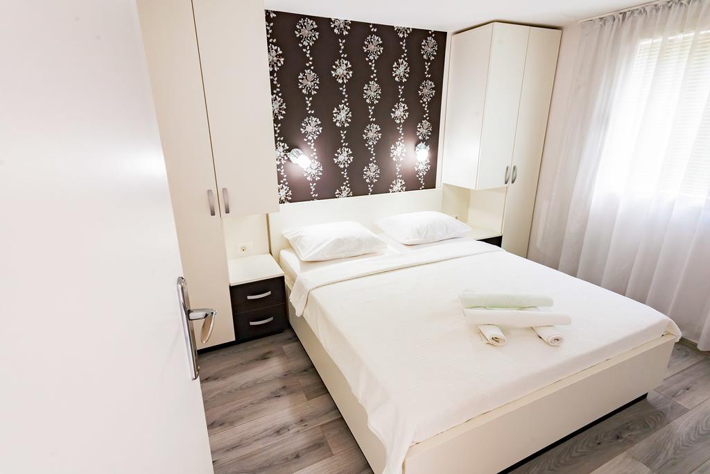 Apartments Adriatic 스베티스테판 외부 사진
