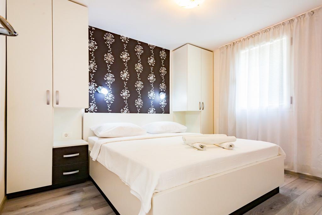 Apartments Adriatic 스베티스테판 외부 사진