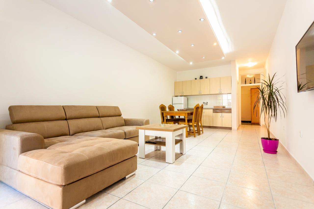 Apartments Adriatic 스베티스테판 외부 사진
